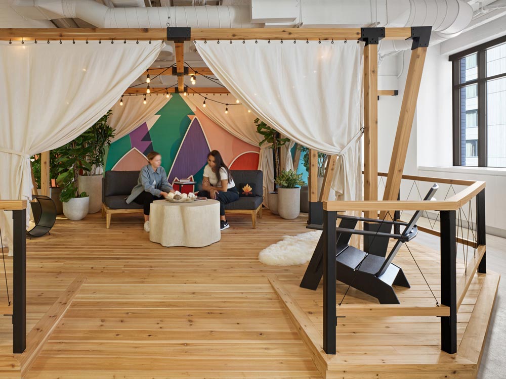 Glamping tenet ment for collaboration in a fun and relaxing atmosphere